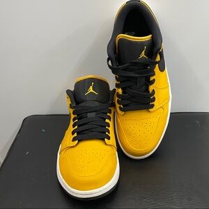 Men's Black and Yellow Sneakers